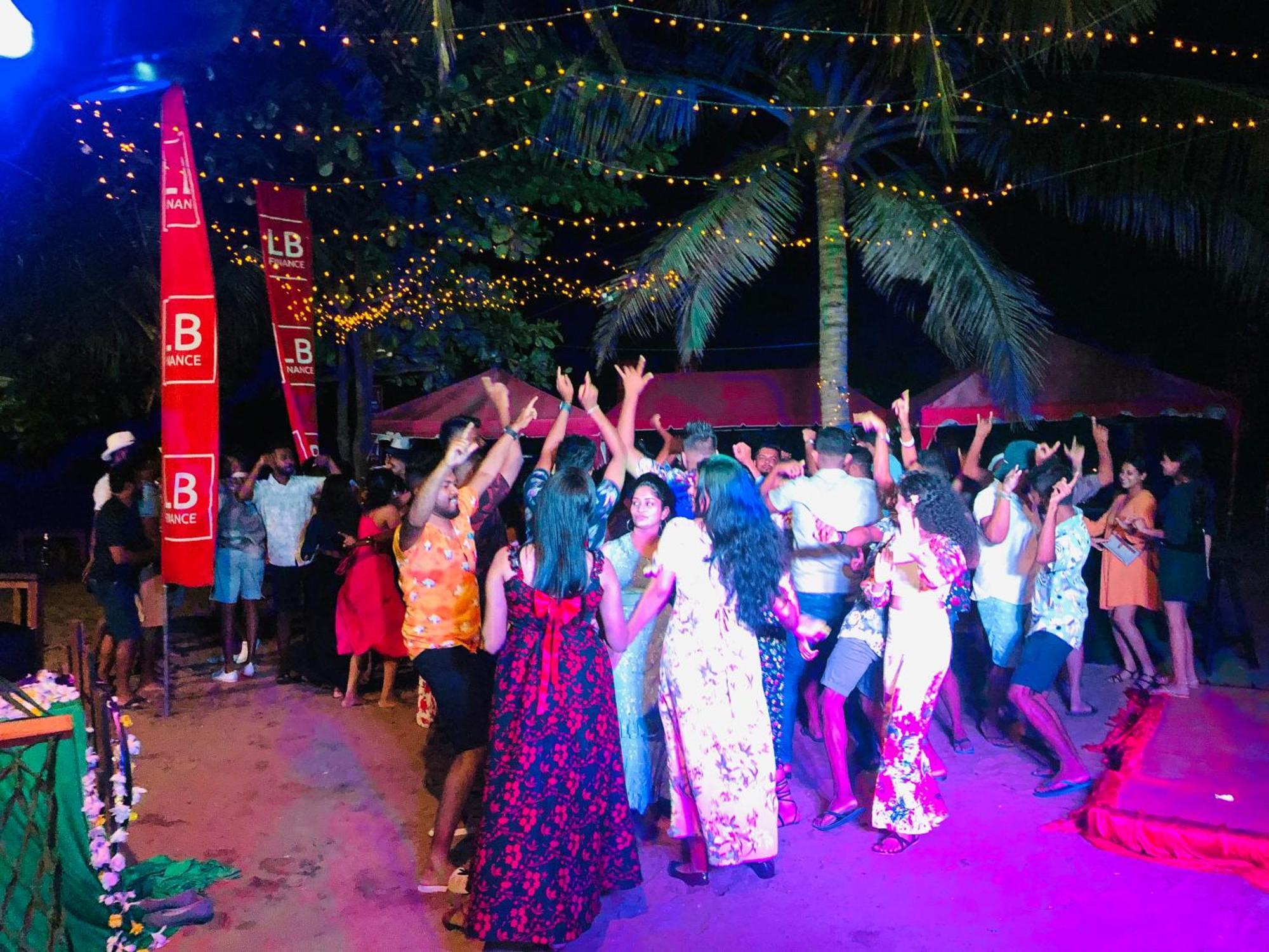 Honey Beach 尼甘布 外观 照片