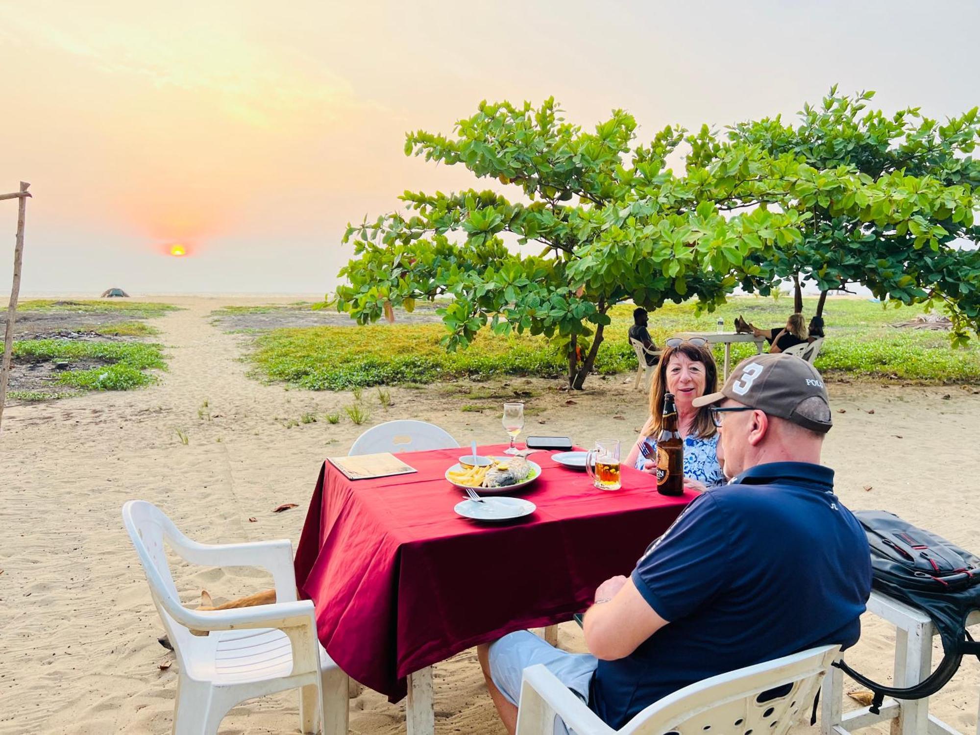 Honey Beach 尼甘布 外观 照片